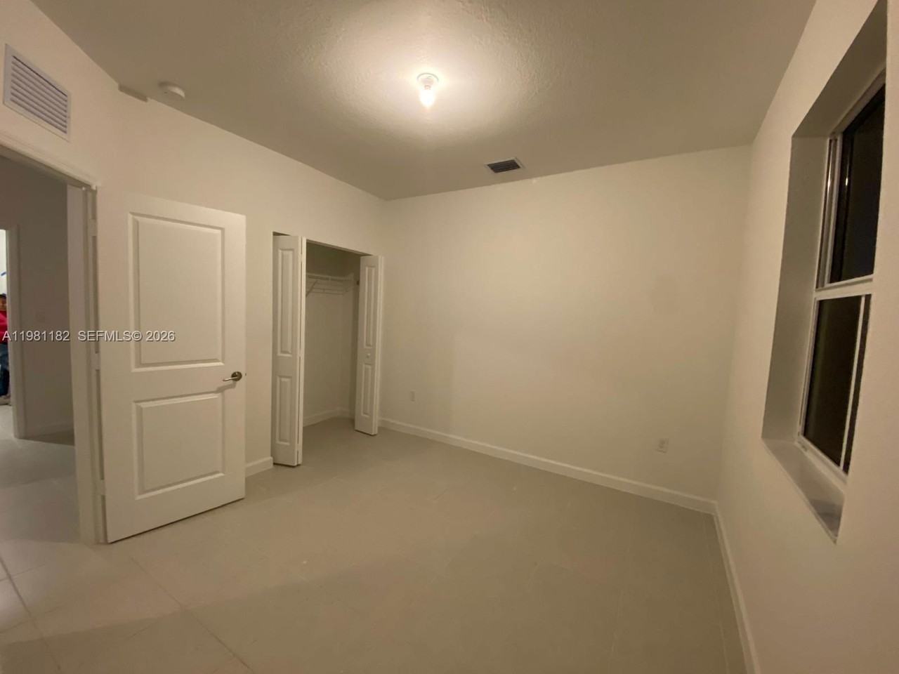 2310 Se 28th Dr - Photo 5 of 8