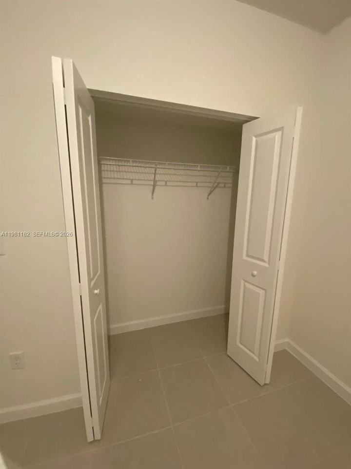 2310 Se 28th Dr - Photo 6 of 8