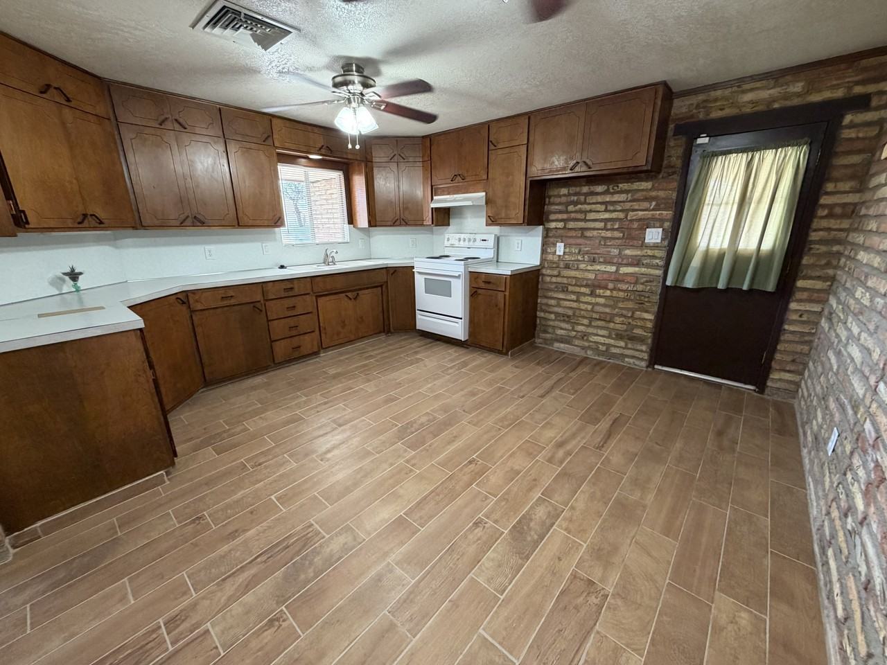 1044 Paradise Dr #1 - Photo 6 of 17