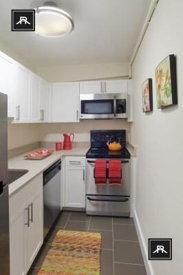 1442 Beacon St - Photo 7 of 9