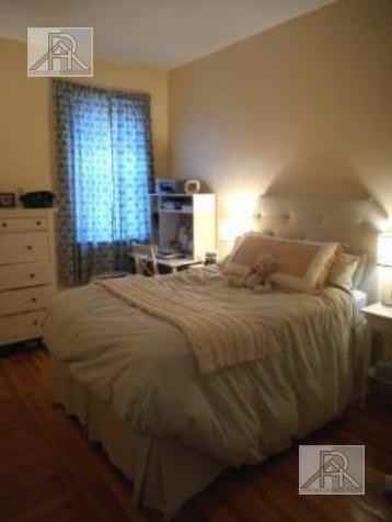 924 Beacon St - Photo 3 of 4