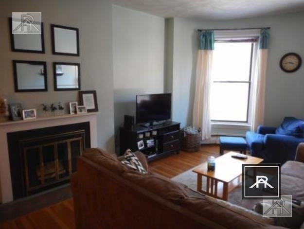 924 Beacon St - Photo 4 of 4