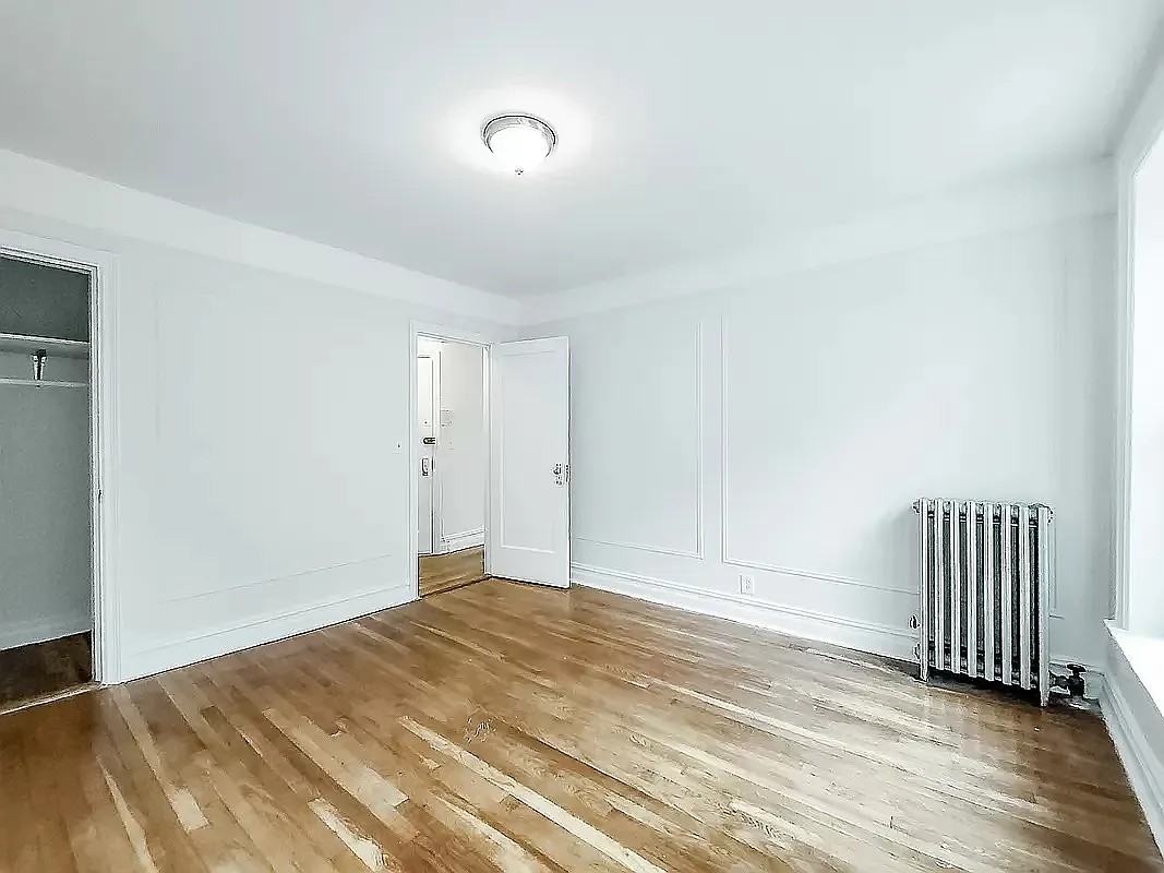 400 E 75th St #16 - Photo 4 of 8