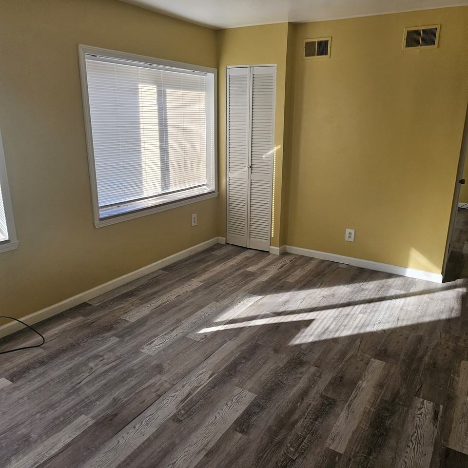 14740 W Chicago St #B - Photo 3 of 8