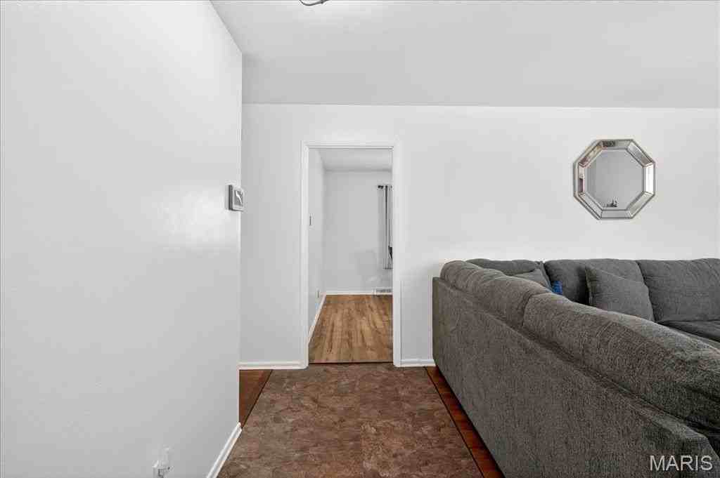 354 Burncoate Dr - Photo 5 of 34