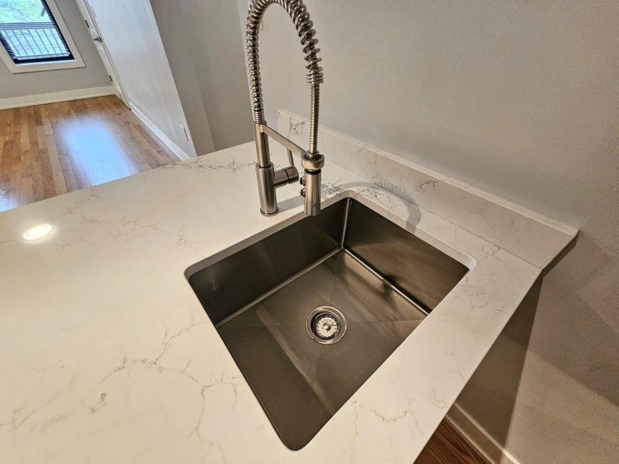 1415 W Erie St - Photo 6 of 10