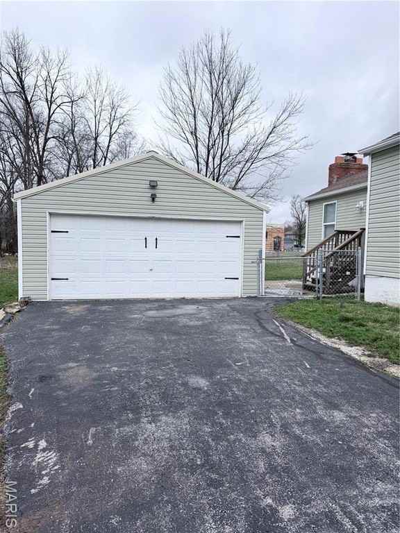 411 W 2nd St - Photo 2 of 10