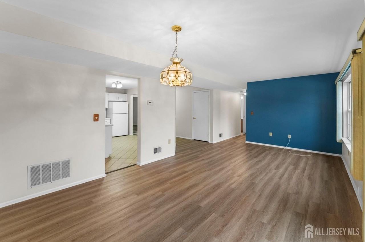 320 Plymouth Rd - Photo 3 of 18