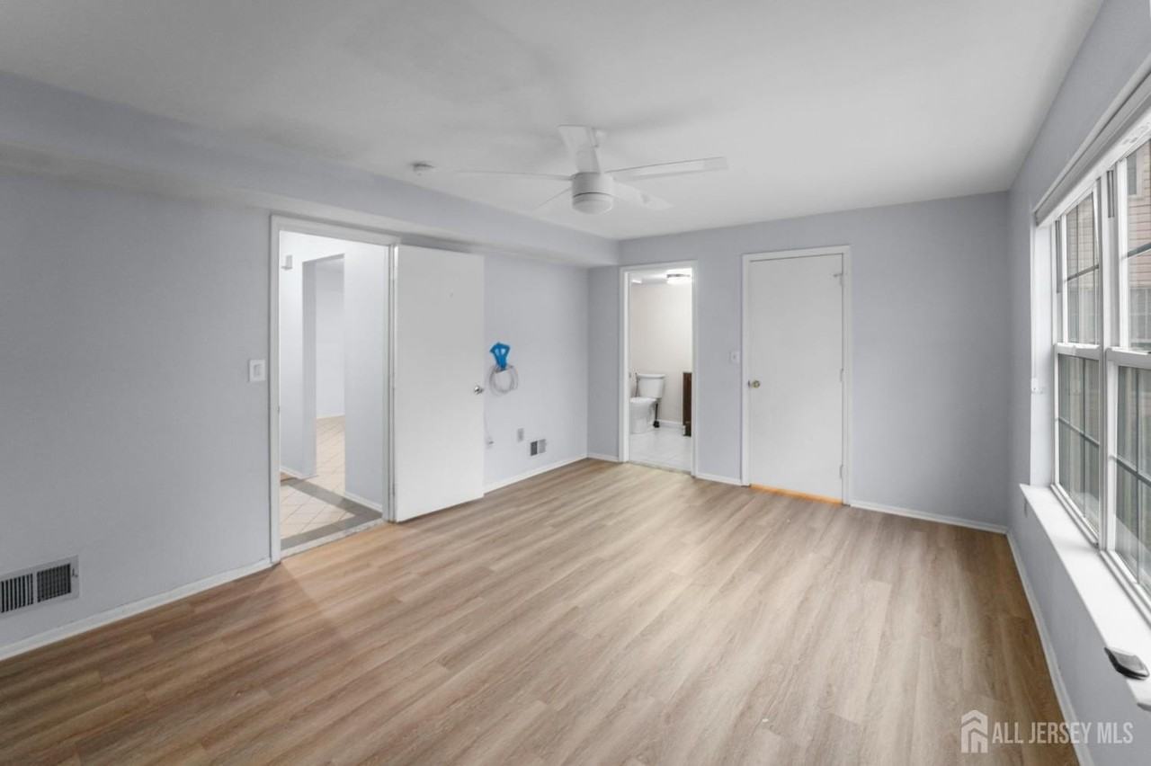 320 Plymouth Rd - Photo 4 of 18