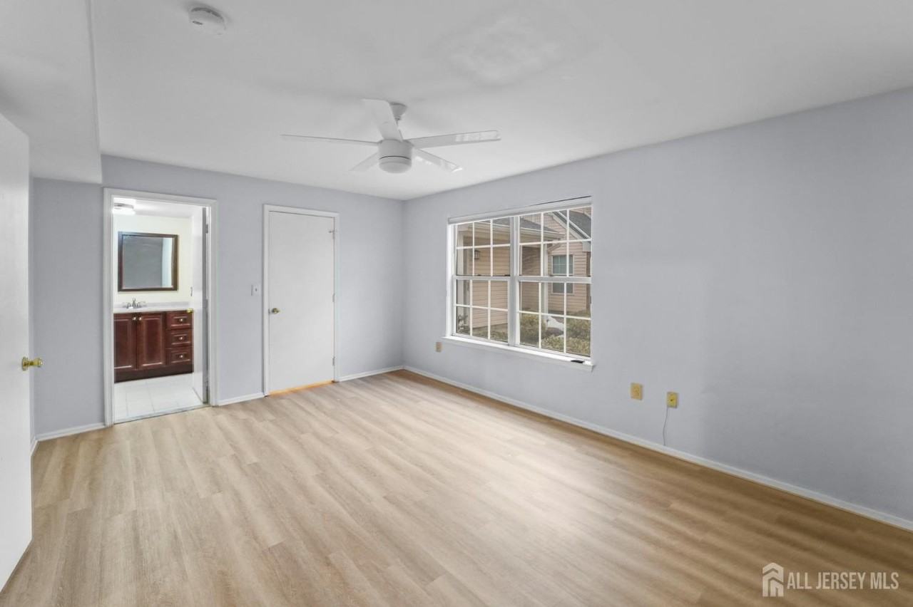 320 Plymouth Rd - Photo 5 of 18