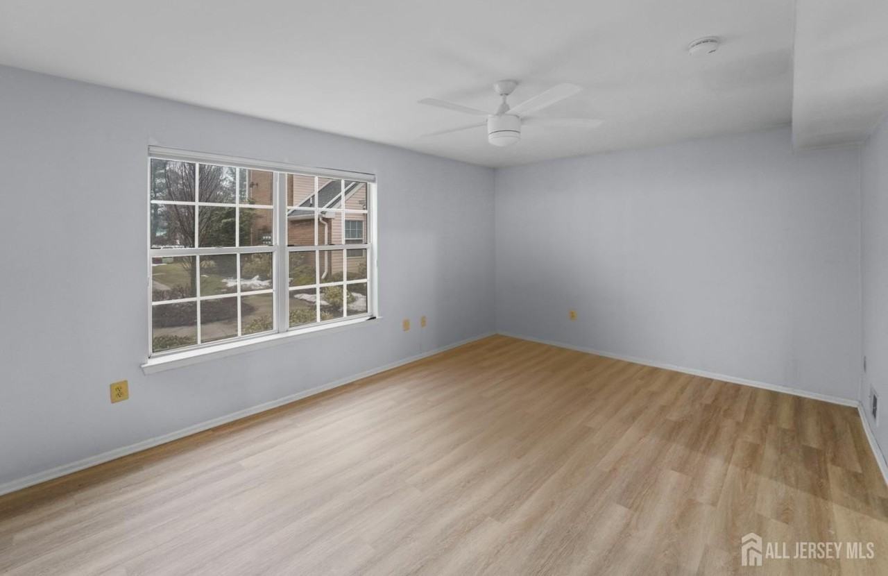 320 Plymouth Rd - Photo 6 of 18