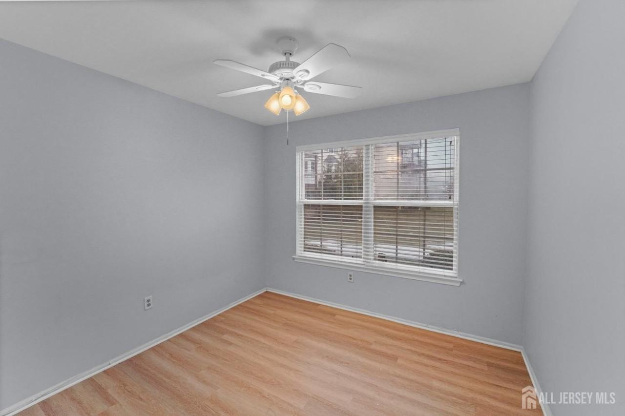 320 Plymouth Rd - Photo 7 of 18