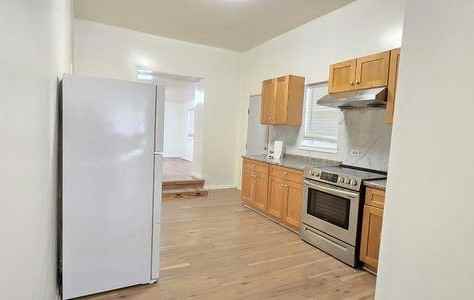 3021 S Broad St - Photo 2 of 10