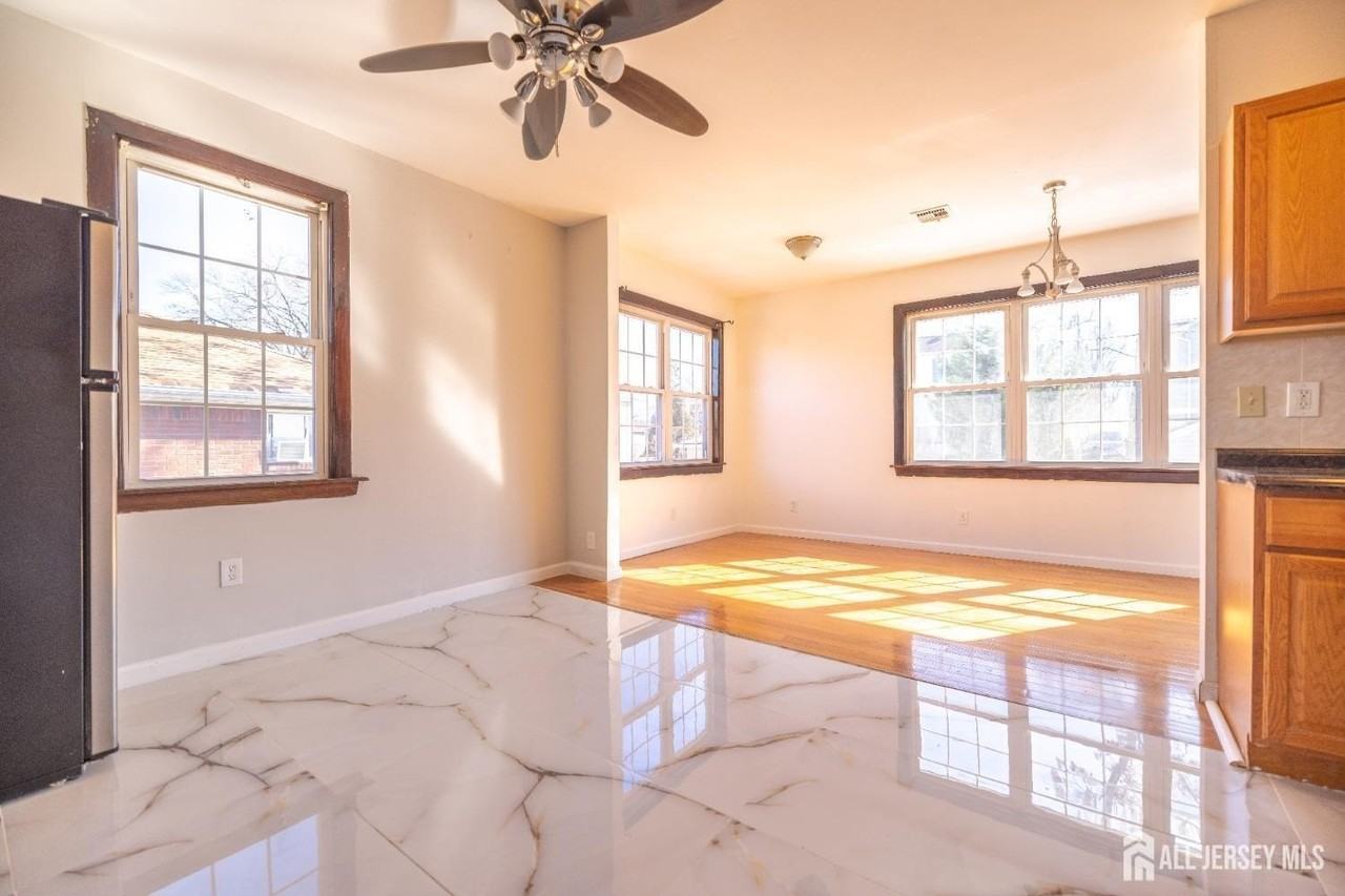 60 Sampson St - Photo 6 of 9