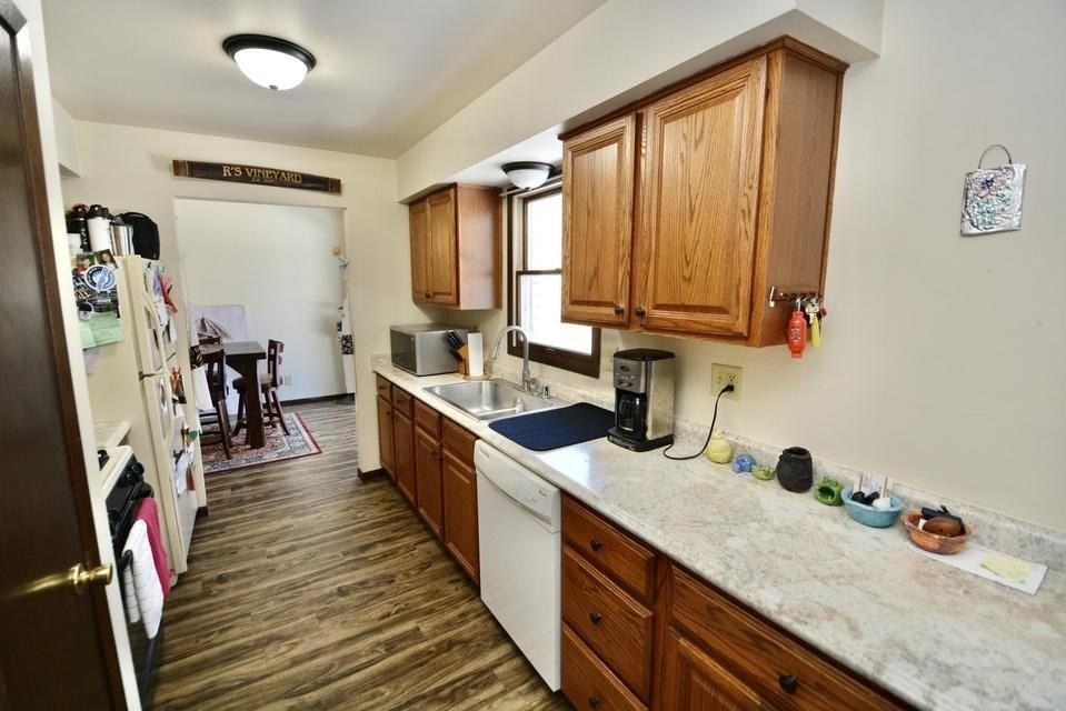 718 Saint Johns Dr - Photo 5 of 9