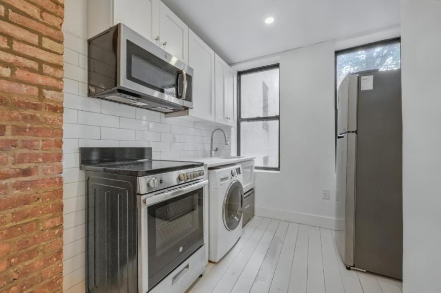 317 E 5th St - Photo 2 of 7