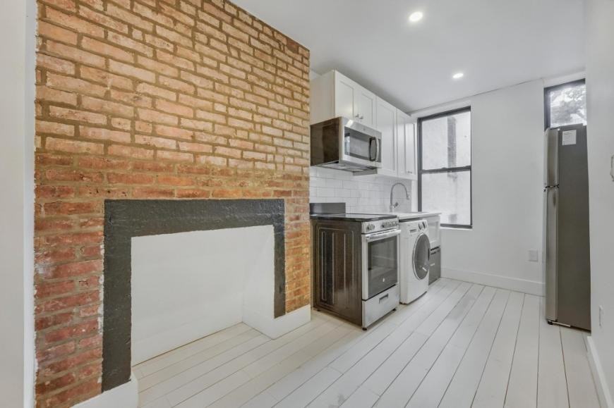 317 E 5th St - Photo 3 of 7