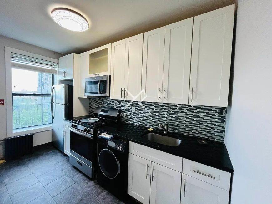 2162 Fulton St - Photo 2 of 6