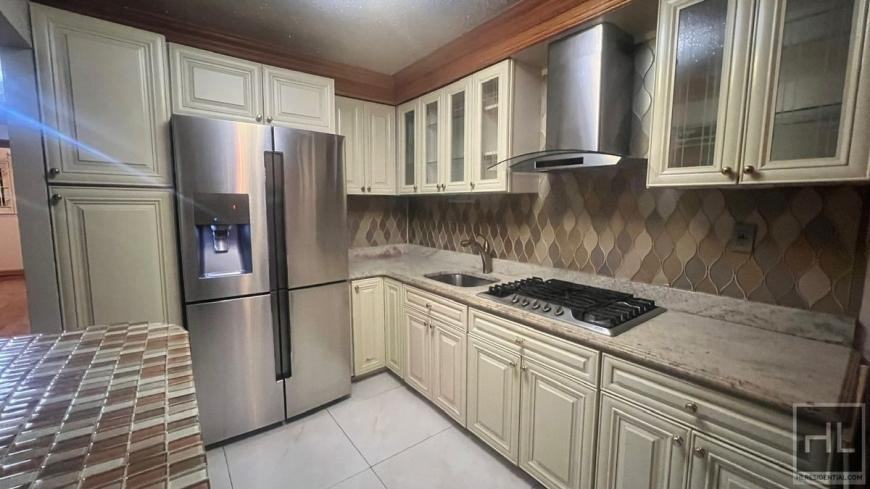 466 Berriman St - Photo 2 of 10