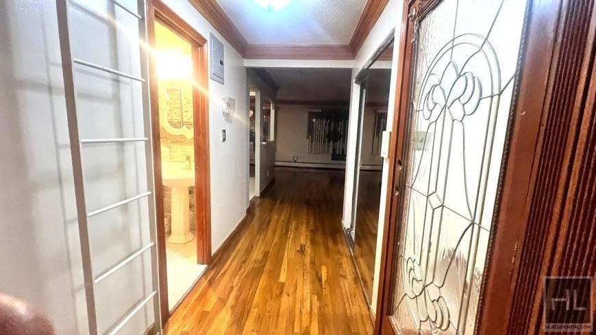 466 Berriman St - Photo 7 of 10