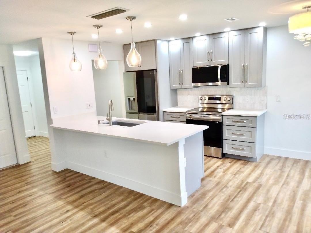 4230 Shady Oaks Ct - Photo 2 of 7