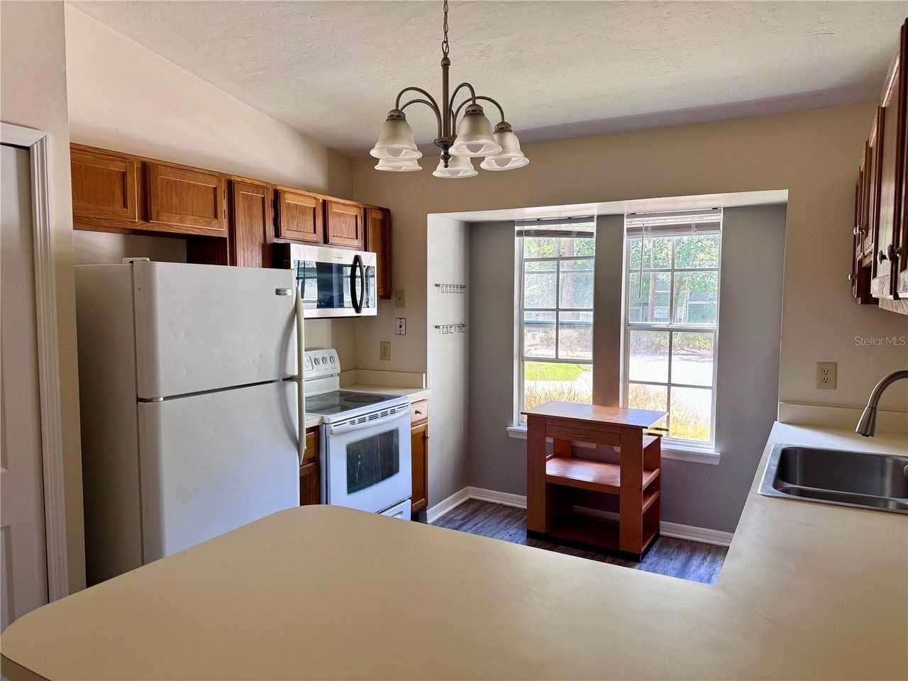 329 Nw 48th Blvd - Photo 4 of 7