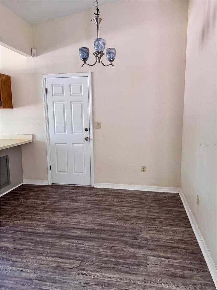 329 Nw 48th Blvd - Photo 5 of 7