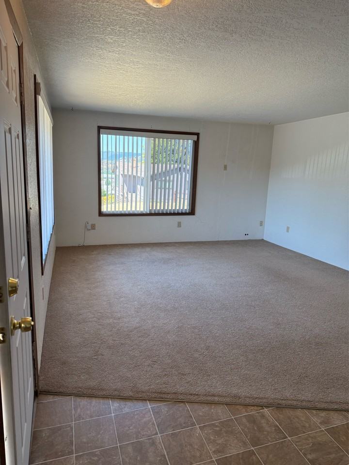 1036 Ne Barager Ave #1 - Photo 2 of 12