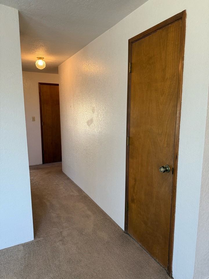 1036 Ne Barager Ave #1 - Photo 6 of 12