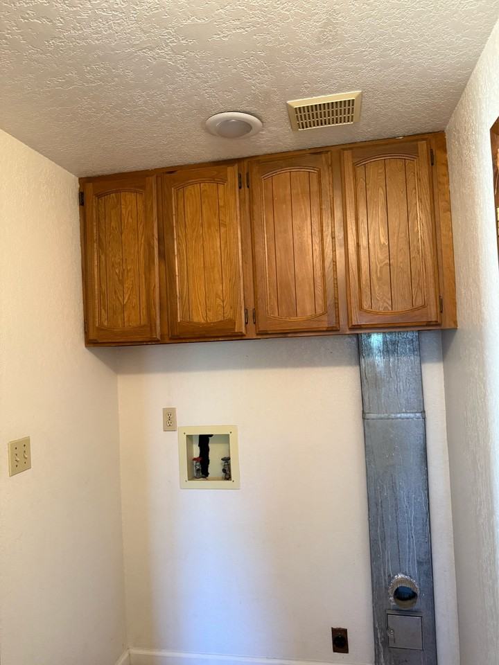 1036 Ne Barager Ave #1 - Photo 7 of 12