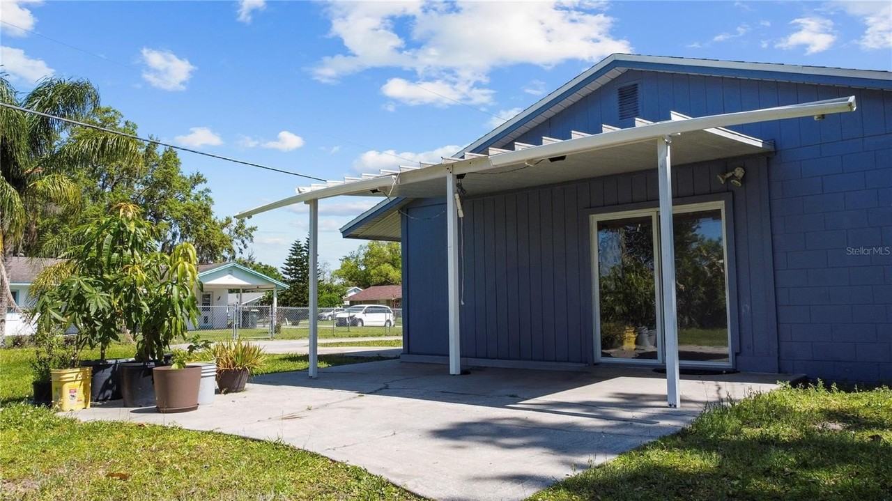 400 Montana Ave - Photo 4 of 26