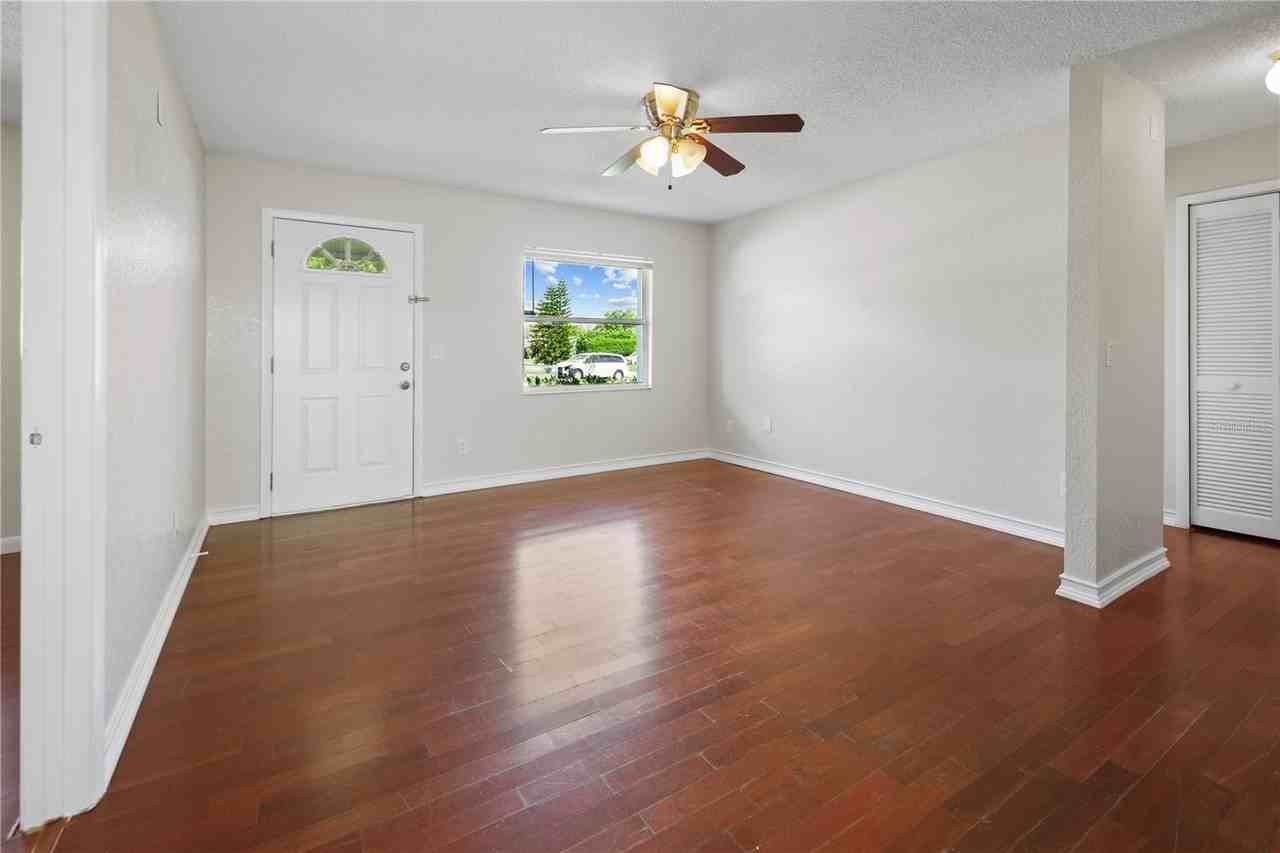 400 Montana Ave - Photo 6 of 26