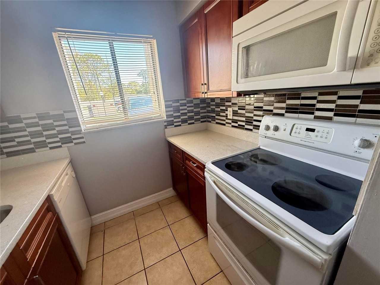 127 Springwood Cir #F - Photo 2 of 10