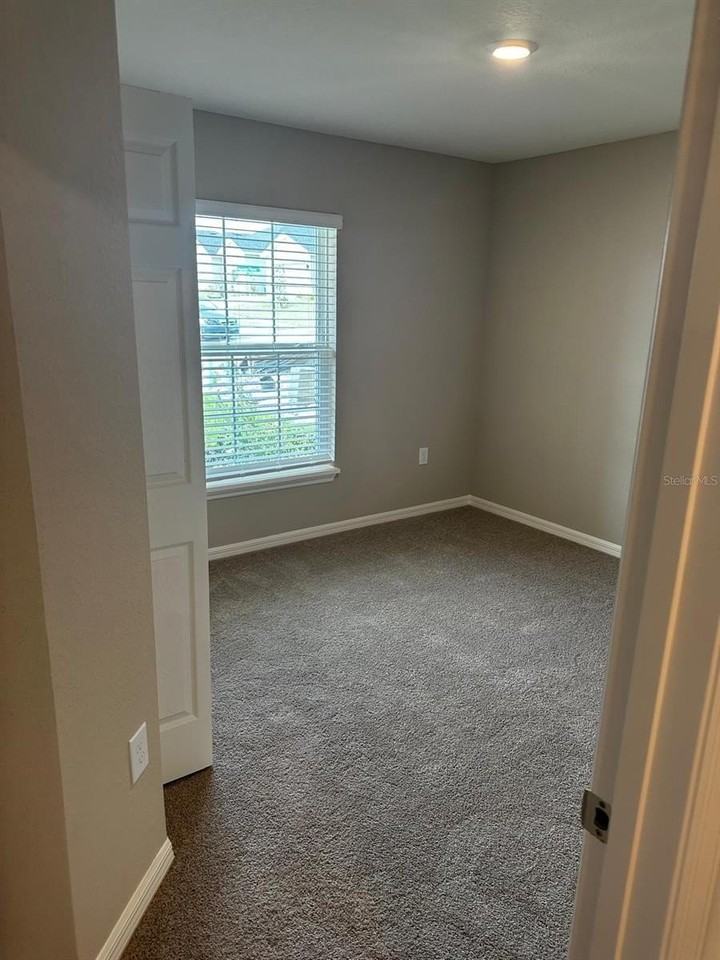 1391 Mountain Flower Ln - Photo 3 of 4