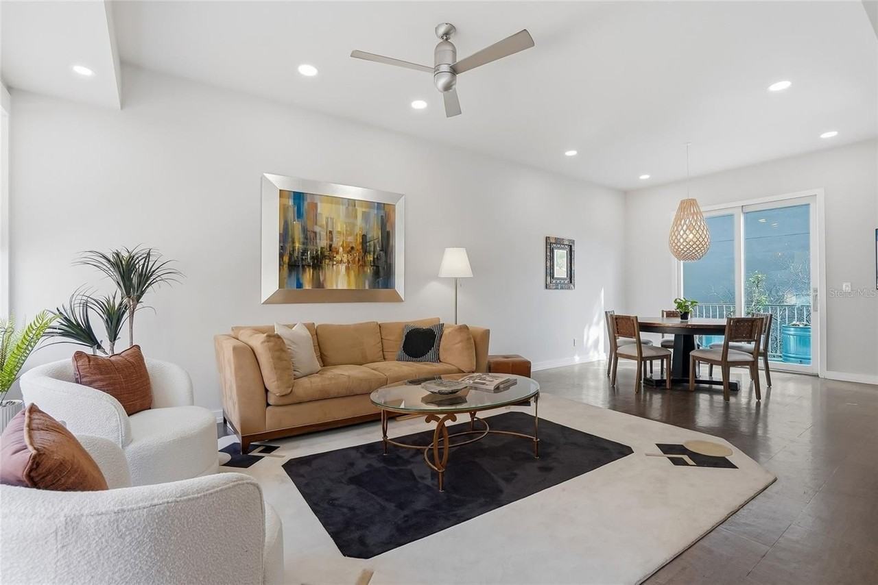 106 Fareham Pl N - Photo 3 of 38