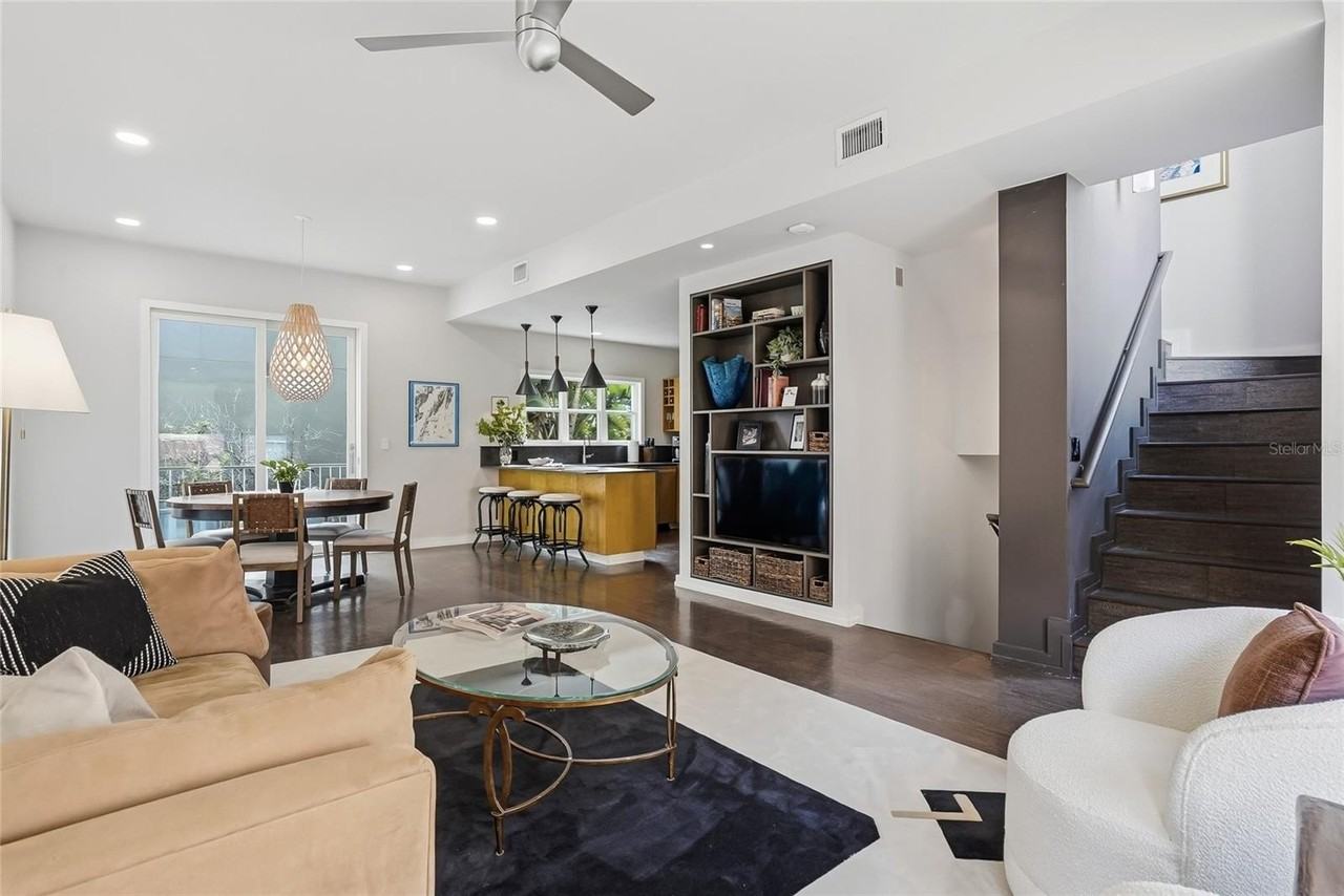 106 Fareham Pl N - Photo 5 of 38