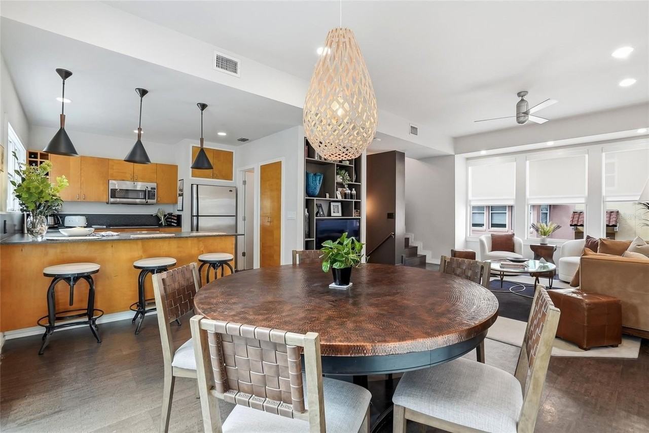 106 Fareham Pl N - Photo 7 of 38