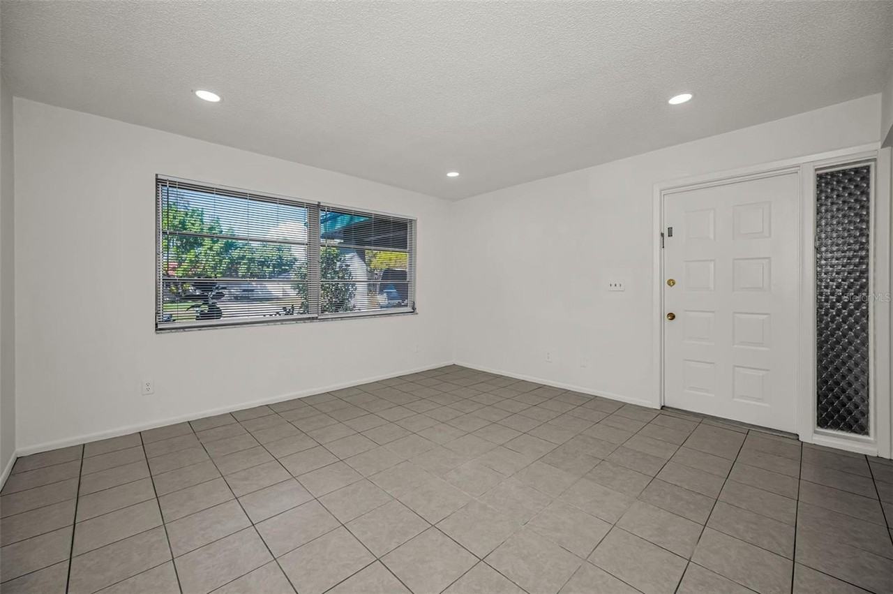 2664 Sunny Breeze Ave - Photo 7 of 33