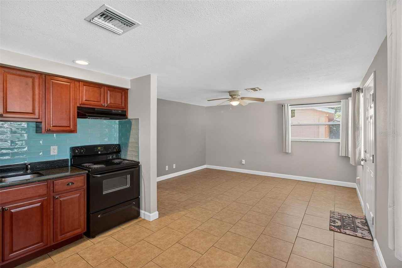 3118 Pine Tree Ave #B - Photo 7 of 26