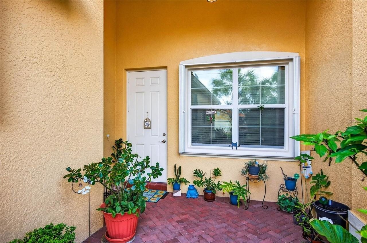 15812 Aurora Lake Cir - Photo 2 of 44