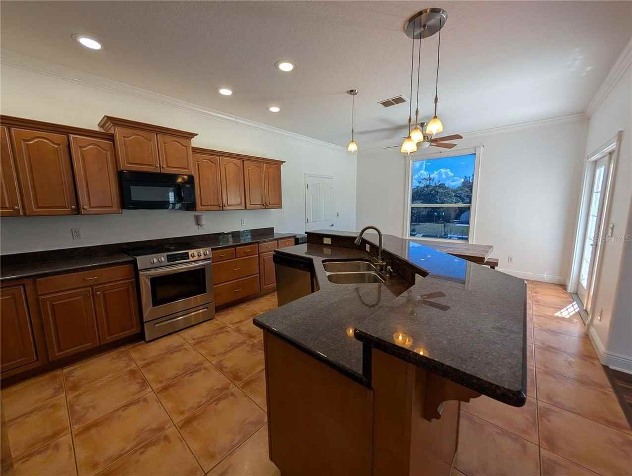 7436 Islander Ln - Photo 7 of 27