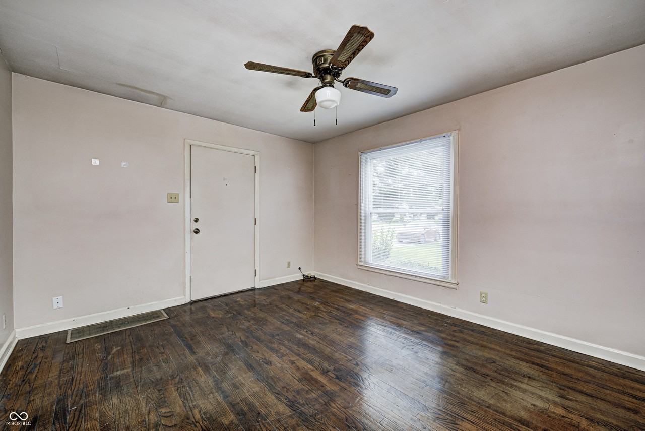 5376 W 10th St - Photo 2 of 11