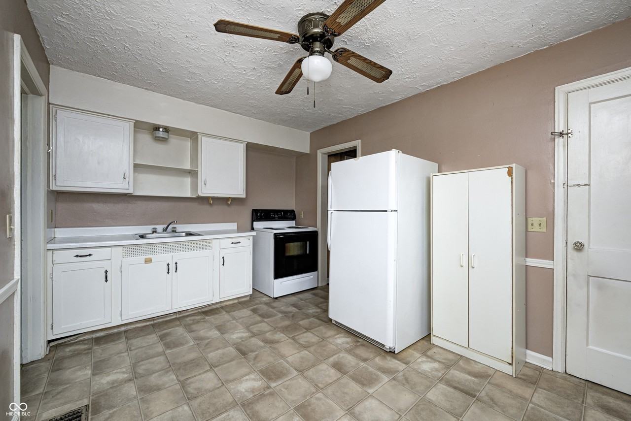 5376 W 10th St - Photo 4 of 11