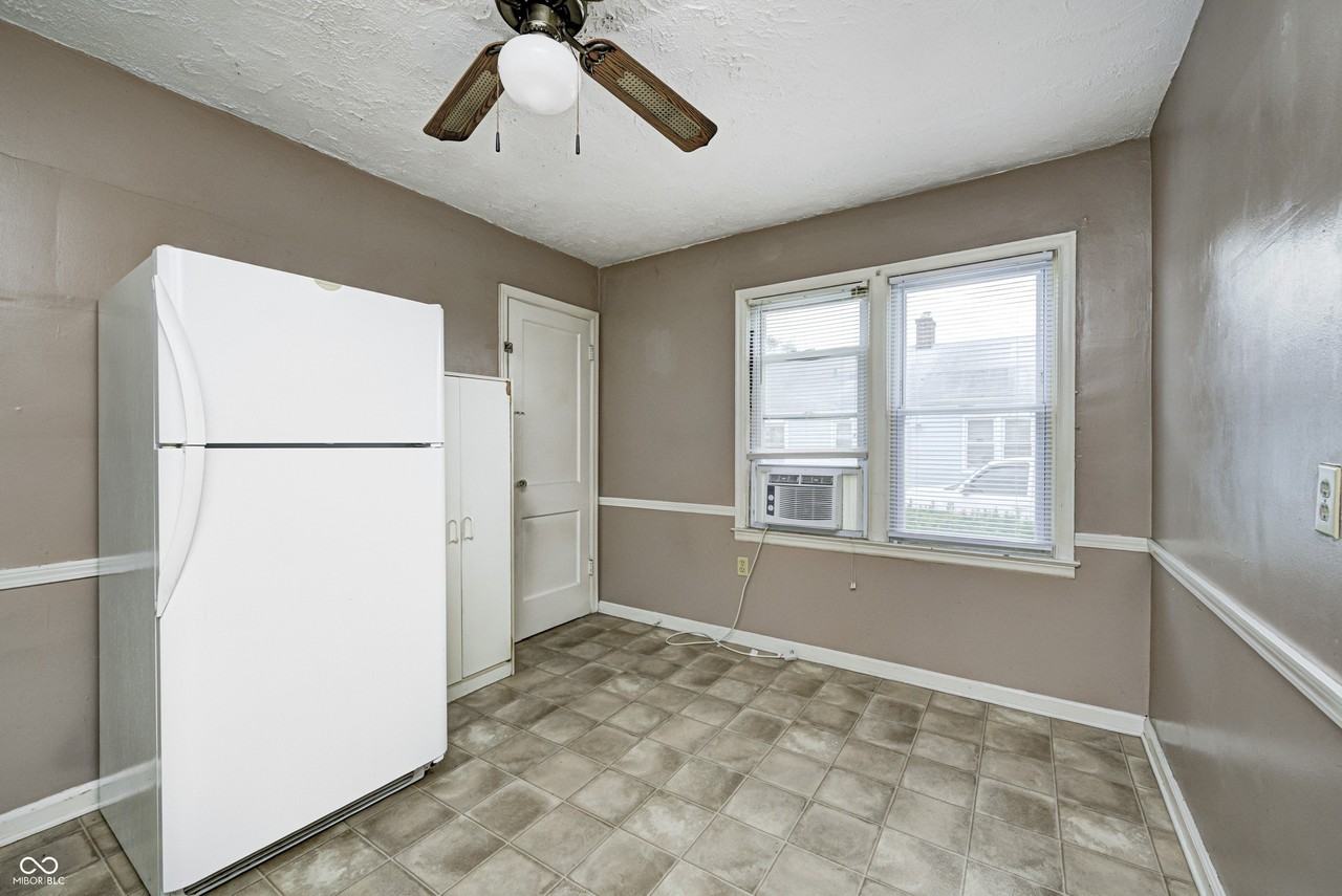 5376 W 10th St - Photo 5 of 11