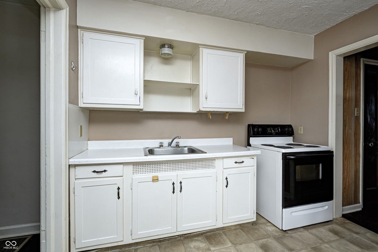 5376 W 10th St - Photo 6 of 11