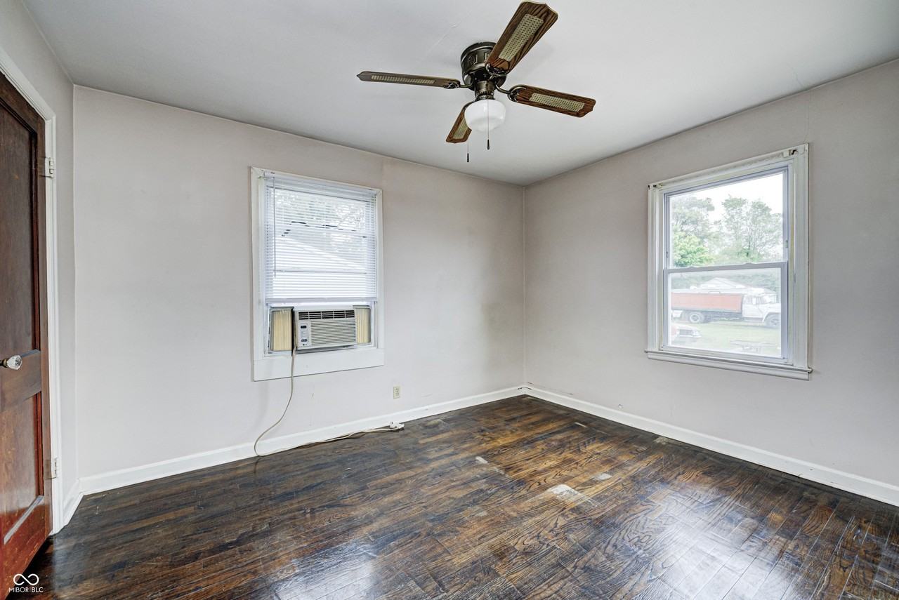 5376 W 10th St - Photo 7 of 11