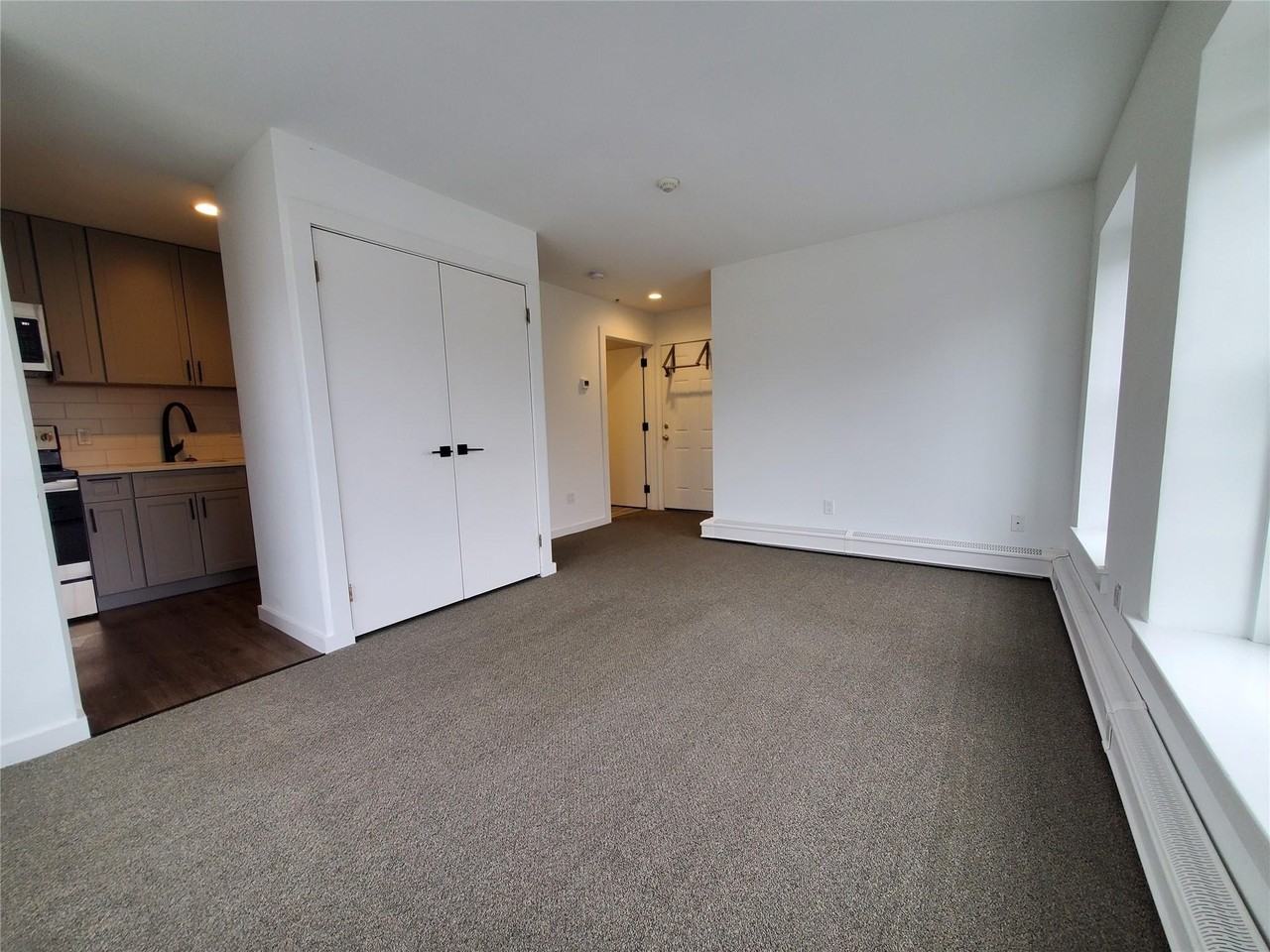 100 Mariners Way Apt 203 #203 - Photo 4 of 10