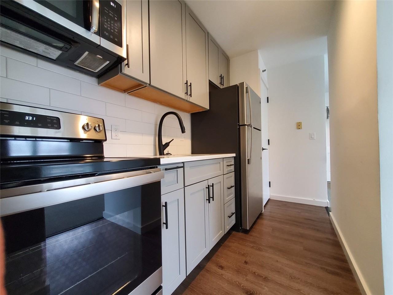 100 Mariners Way Apt 203 #203 - Photo 5 of 10