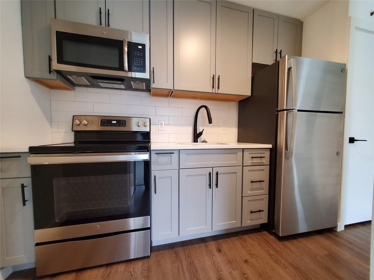 100 Mariners Way Apt 203 #203 - Photo 6 of 10