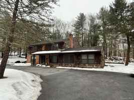 featured image of 102 Fallkill Rd Unit 1w